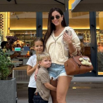 Нюша отдыхает с детьми в Дубае