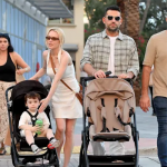 Актрису Линдси Лохан засняли с семьёй в Майами 