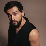 Jony вышел в свет с популярной блогершей