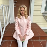Юлия Гаврилина перестала фотографироваться с фанатами у своего дома